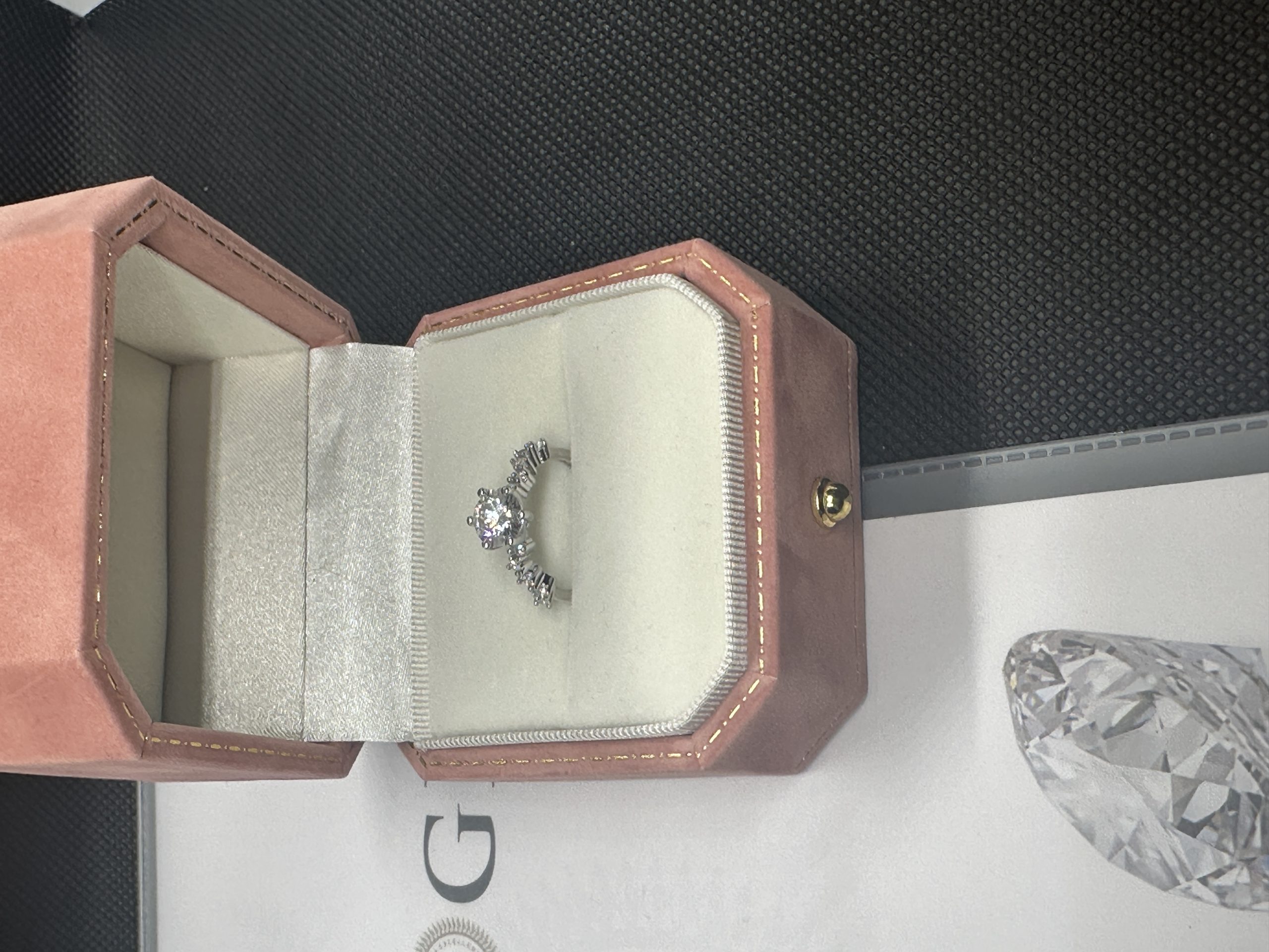 天然ダイヤモンド1.01ct Au750（はるのひかり）