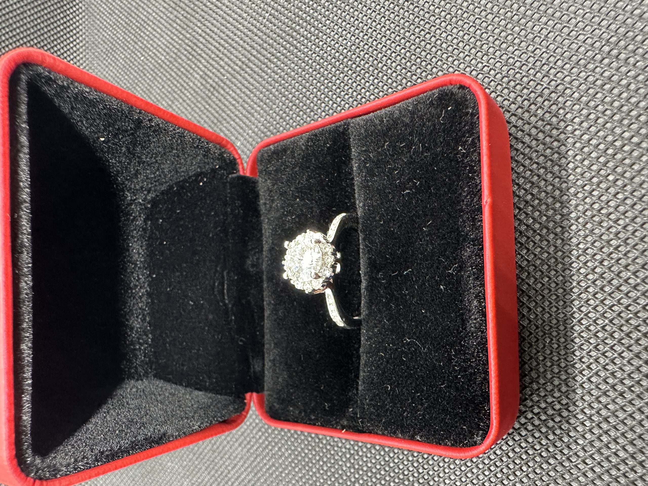 ダイヤの指輪 ダイヤモンド 鑑定書 天然ダイヤモンド1.01ct GIA証明書 AU750指輪