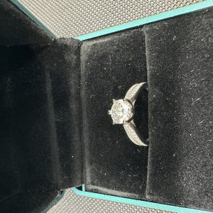 ダイヤの指輪 ダイヤモンド 1 カラット 天然ダイヤモンド1.01ct GIA証明書 AU750指輪