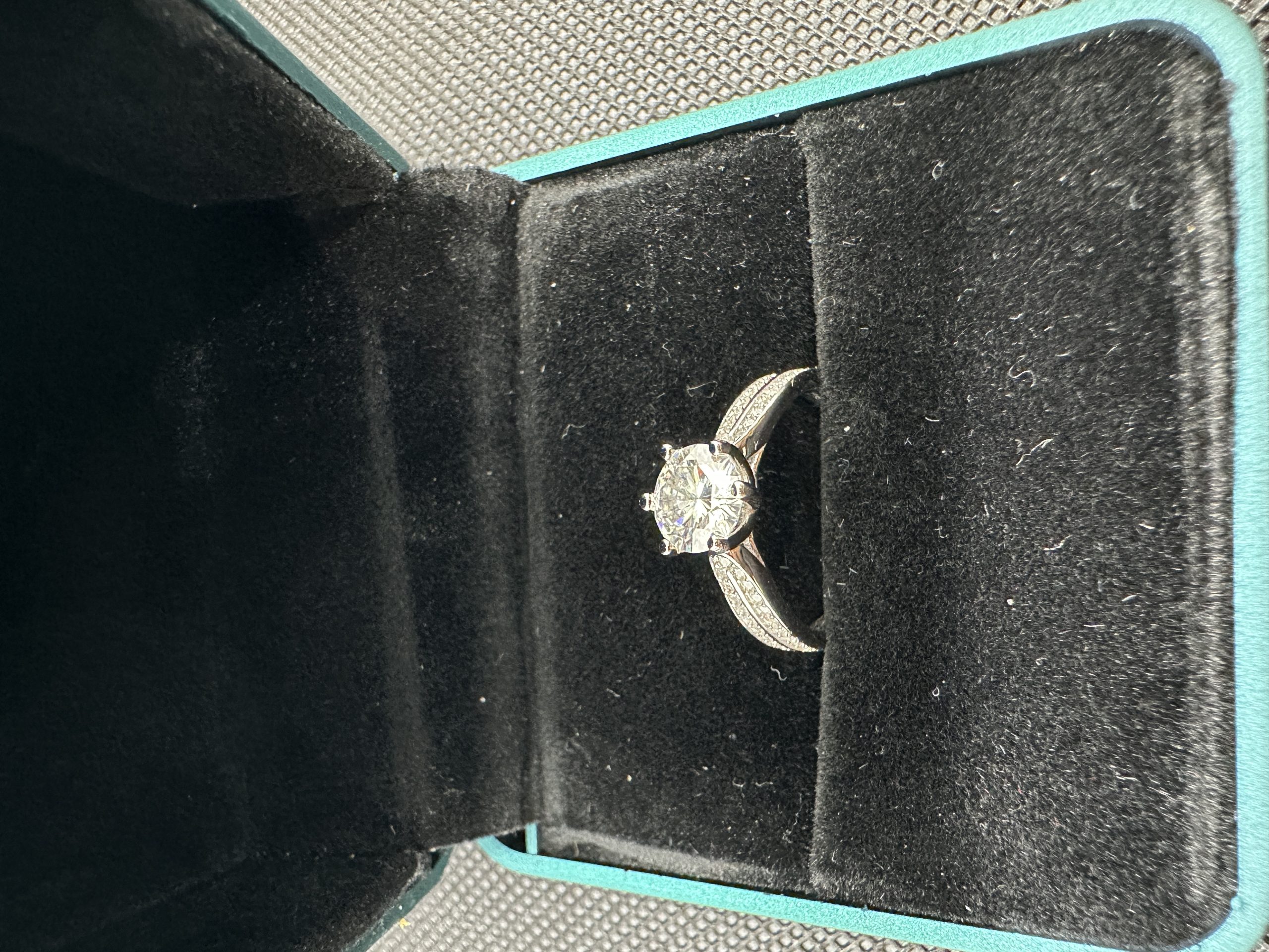 ダイヤの指輪 ダイヤモンド 1 カラット 天然ダイヤモンド1.01ct GIA証明書 AU750指輪