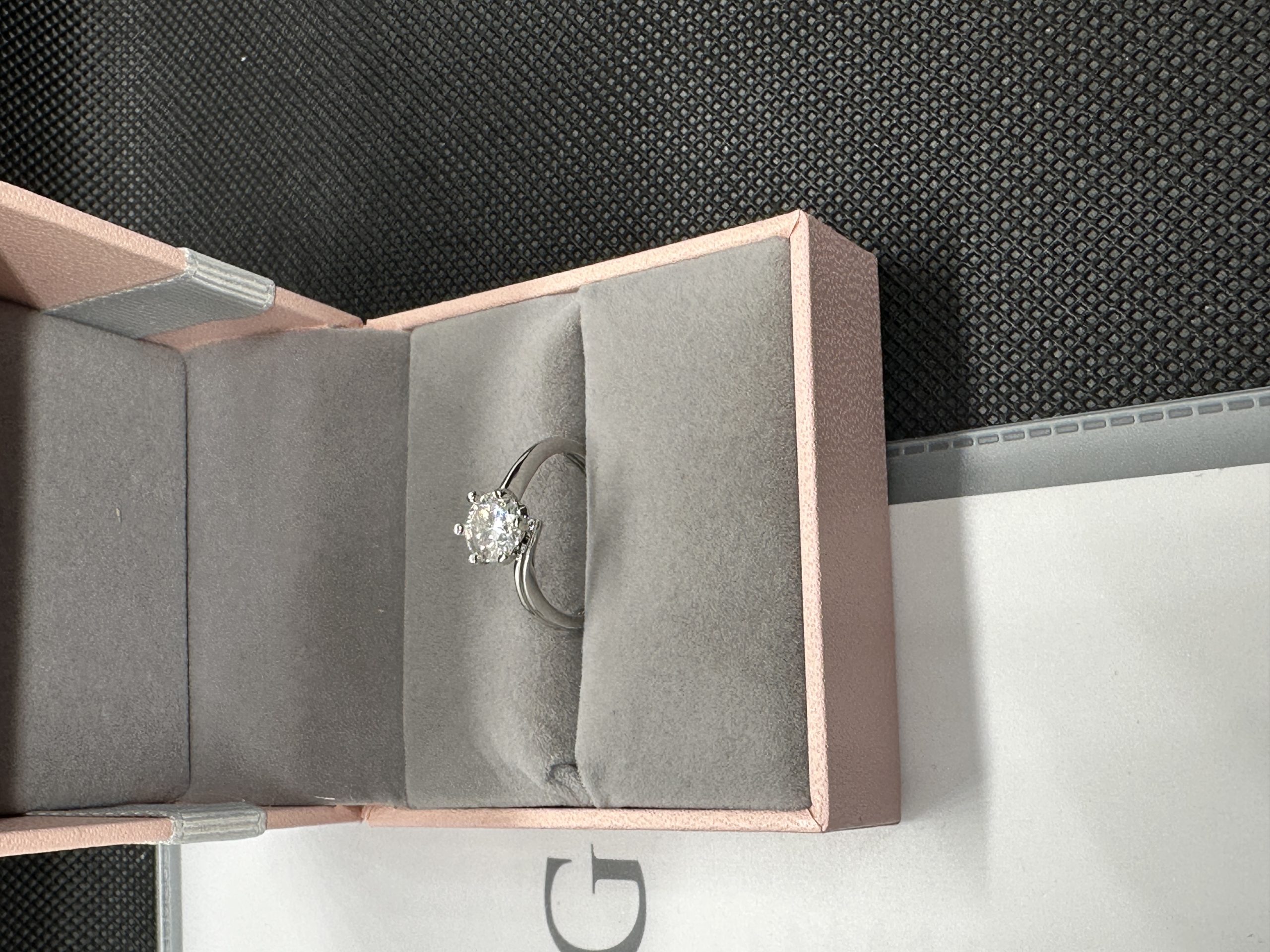 ダイヤの指輪 プラチナ ダイヤ 指輪 天然ダイヤモンド1.01ct GIA鑑定書 AU750指輪