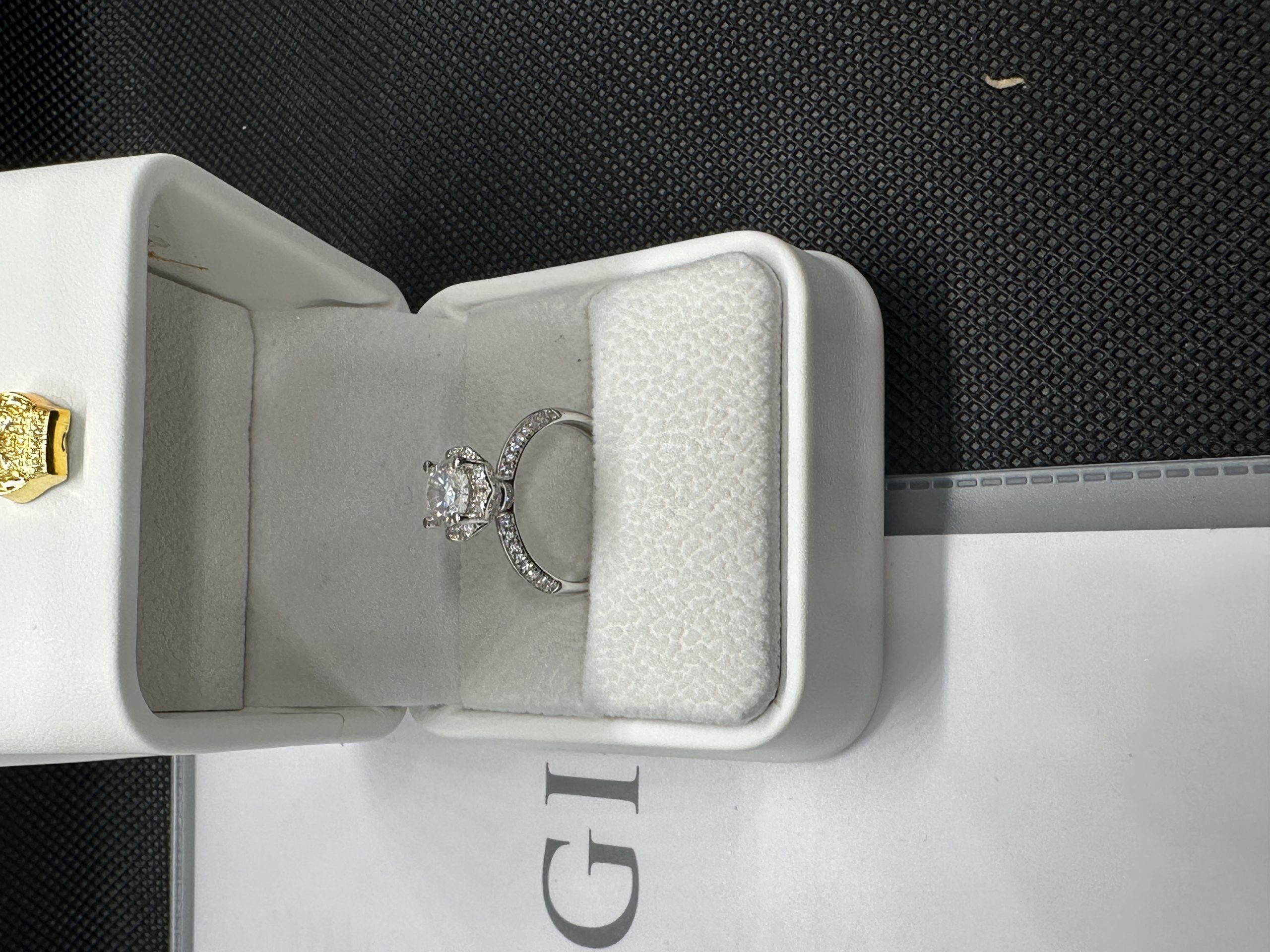 ダイヤの指輪 天然 ダイヤモンド 天然ダイヤモンド1.01ct GIA鑑定書 AU750指輪